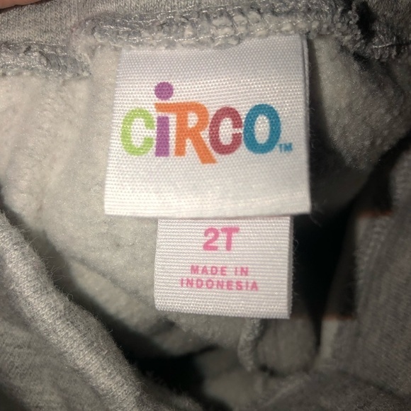 5/$10 Circo size 2T gray sweatpants with pink heart - Picture 6 of 7